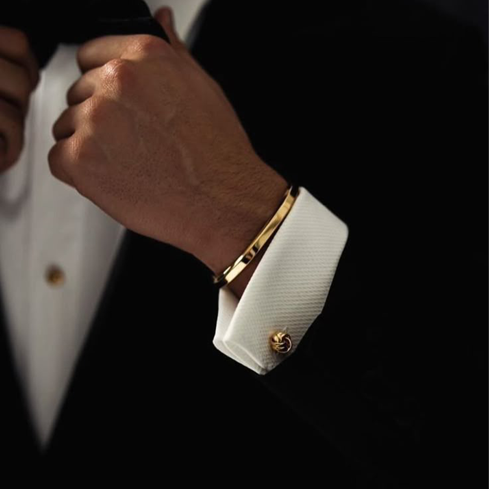 LAW 10: GREAT STYLE IS IN THE DETAILS.